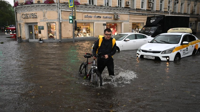 Москвичи обращаются к страховщикам из-за пострадавших от ливней квартир - «Недвижимость»