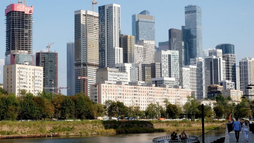 Эксперты: жилье в Москве не дешевеет, несмотря на кризис - «Недвижимость»