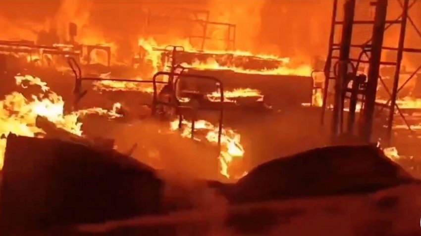 В Георгиевске локализовали пожар на складе с пиломатериалами - «Недвижимость»