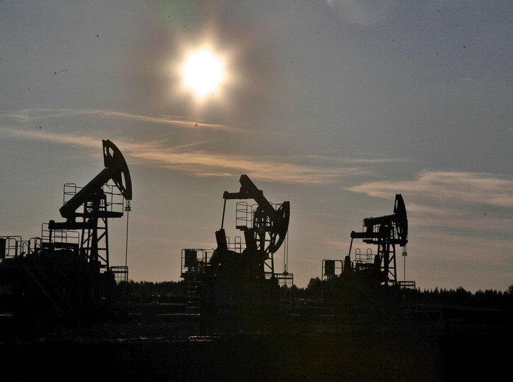 Почему дешевеет нефть: Brent обновила минимум с апреля - «Экономика»