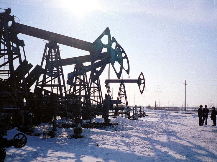 Лебединая песня барреля: добыча нефти в России упала до 17-летнего минимума - «Экономика»
