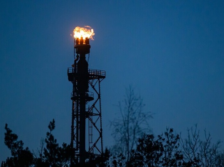 Выплаты нефтяникам вдвое сократили сырьевые доходы России - «Экономика»